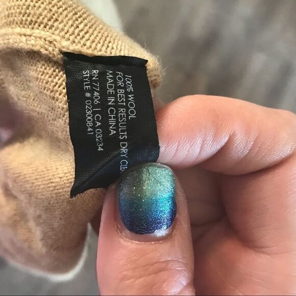 Club Monaco 100% wool Italian yarn tan cardigan - Picture 2 of 7